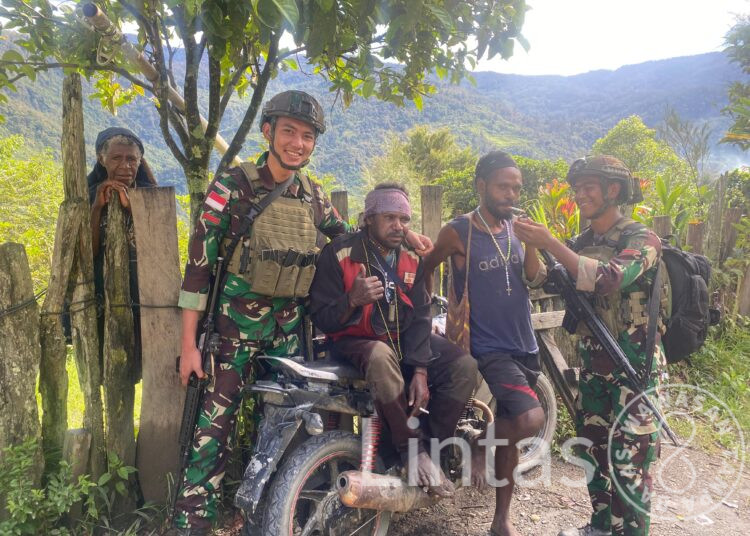 Komsos Satgas Habema Kuatkan Silaturahmi Dengan Warga Ndugusiga Papua