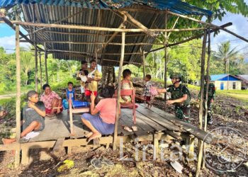 Patroli Habema Bagi Sembako Ke Warga Susumuk