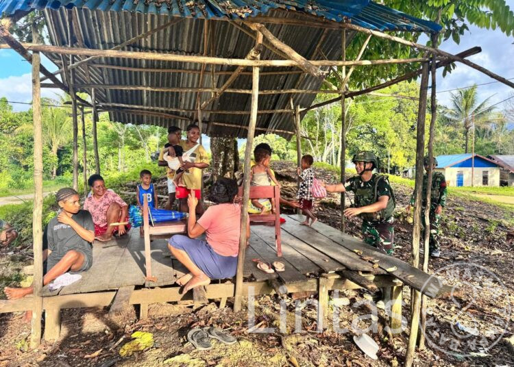 Patroli Habema Bagi Sembako Ke Warga Susumuk