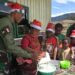 Prajurit Yonif 323 Buaya Putih Bagi Resep Kue Spesial untuk Warga Wako