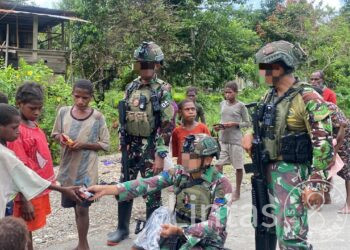 Anak-Anak Muara Sambut Gembira Komsos Marinir Habema