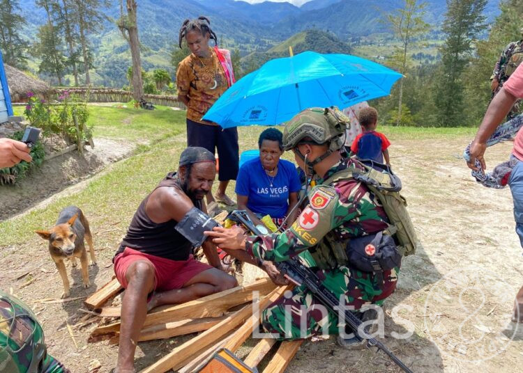 Pengobatan Gratis Satgas Habema Diapresiasi Warga Aiwesa Papua