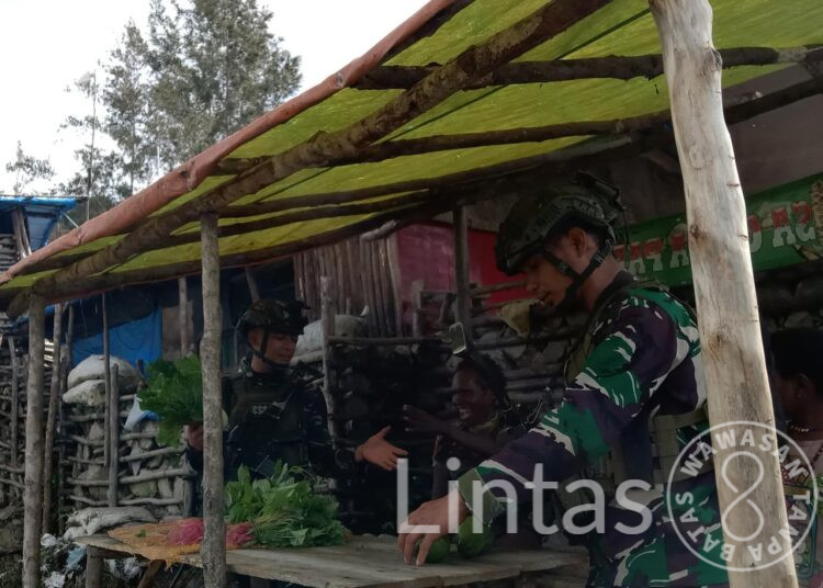 Rosita Satgas Habema Bantu Ekonomi Warga Wombru Distrik Mageabume Papua