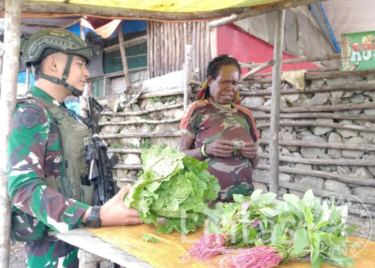 Prajurit Yonif 323 Buaya Putih Kostrad, Dukung Perekonomian Warga Papua