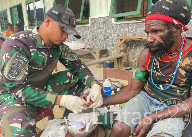 Pos Layanan Kesehatan Prajurit Yonif 323 Buaya Putih Kostrad Obati Masyarakat