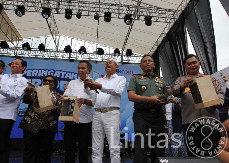 Pangdam III/Siliwangi Dampingi Mendes pada “Peringatan Hari Desa”
