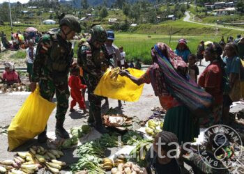 Warga Yokatapa Distrik Sugapa Papua, Antusias Sambut Rosita Satgas Habema