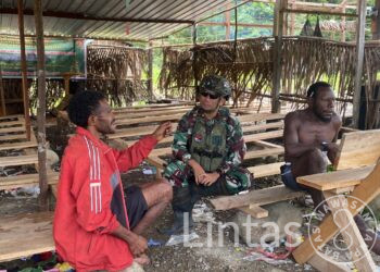Komsos Marinir Satgas Habema,  Disambut Warga Kiribun Distrik Dekai Papua Pegunungan