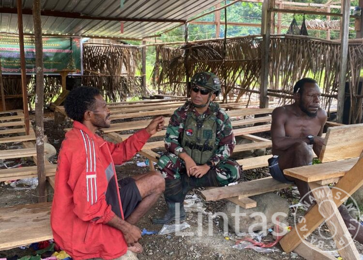 Komsos Marinir Satgas Habema, Disambut Warga Kiribun Distrik Dekai Papua Pegunungan