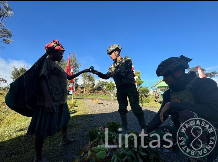 Rosita Habema Bantu Ekonomi Warga Yoparu