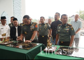 Pangdam III/Slw Dampingi Panglima TNI Resmikan Masjid Al-Jihan Garut