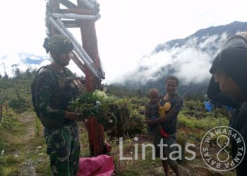 Warga Yokatapa Distrik Sugapa Papua, Gembira Sambut Rosita Satgas Habema