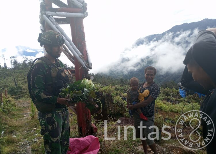 Warga Yokatapa Distrik Sugapa Papua, Gembira Sambut Rosita Satgas Habema