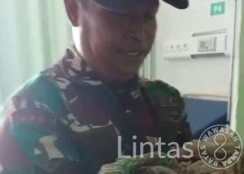 Dramatis, Babinsa Mempawah Bantu Evakuasi Ibu Hamil 9 Bulan yang Terjebak Banjir