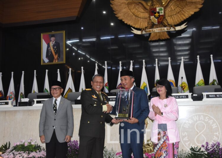 Pangdam III/Slw Hadiri Sertijab Gubernur Jabar