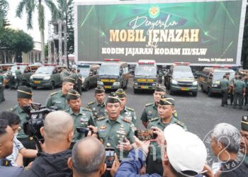Pangdam III/Slw Serahkan Mobil Jenazah untuk Kodim