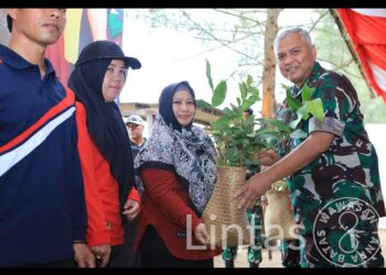 Kompak, Aksi Bersih Pantai Peringatan HPSN 2025 di PPU Kaltim Libatkan Kodam VI/Mlw dan Komponen Lainnya