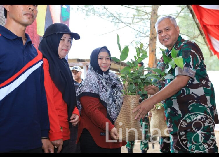 Kompak, Aksi Bersih Pantai Peringatan HPSN 2025 di PPU Kaltim Libatkan Kodam VI/Mlw dan Komponen Lainnya