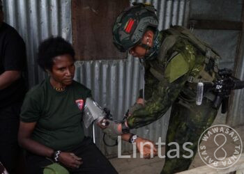 “Serbu Honai” Dengan Alkes Lapangan, Dokter Satgas Yonif 700 Obati warga Ilaga, Papua