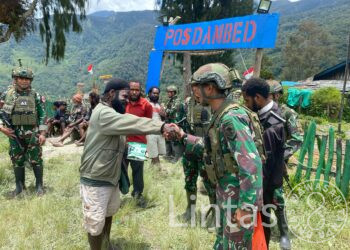 Dukung Swasembada Pangan, Pos Dambed Satgas Yonif 700/Wyc Bagikan Bibit Jagung