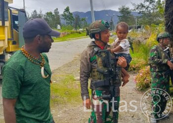 Dansatgas Yonif 700/Wyc, Letkol Inf Heraldo Tabasonda, Komsos Warga Sekitar Titik Kuat