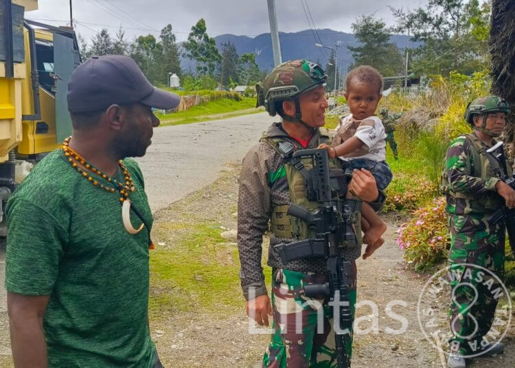 Dansatgas Yonif 700/Wyc, Letkol Inf Heraldo Tabasonda, Komsos Warga Sekitar Titik Kuat