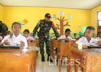 Pos Maubusa Satgas Yonif 741/GN Berbagi Kasih Melalui Program Makan Bergizi untuk Anak Sekolah Perbatasan