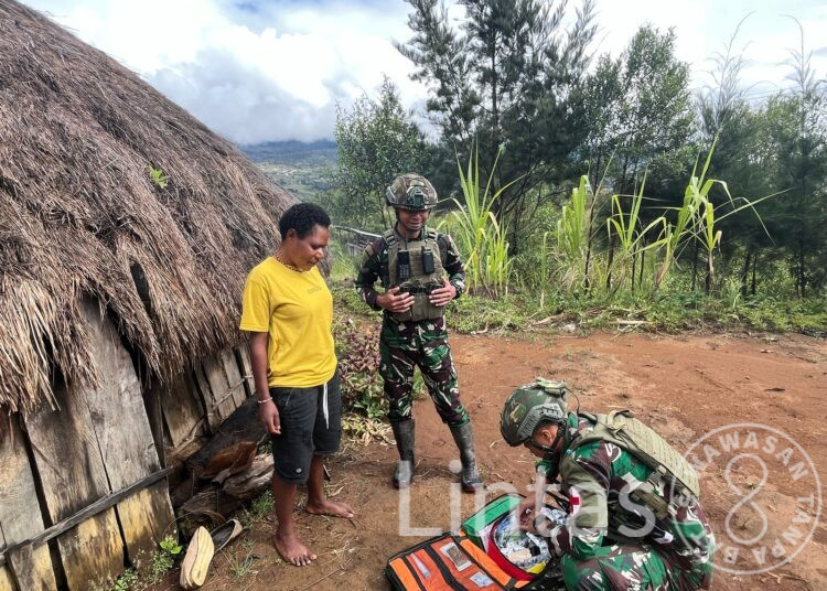 Anjangsana, Satgas TNI Kuatkan Tali Silaturahim dengan Warga Papua