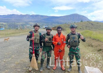 Satgas TNI Menjadi Motivator Kebersihan Lingkungan
