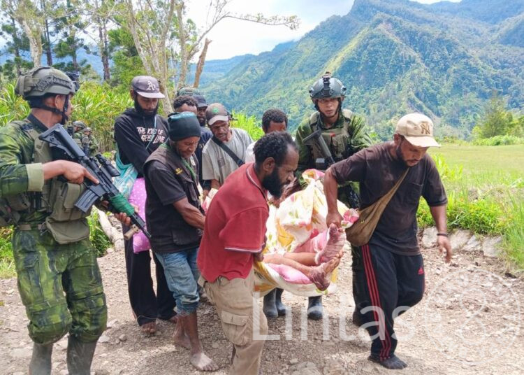 Satgas Koops TNI Habema Kogabwilhan III Berhasil Evakuasi Jenazah Guru Korban Pembunuhan OPM di Distrik Anggruk Kab. Yahukimo