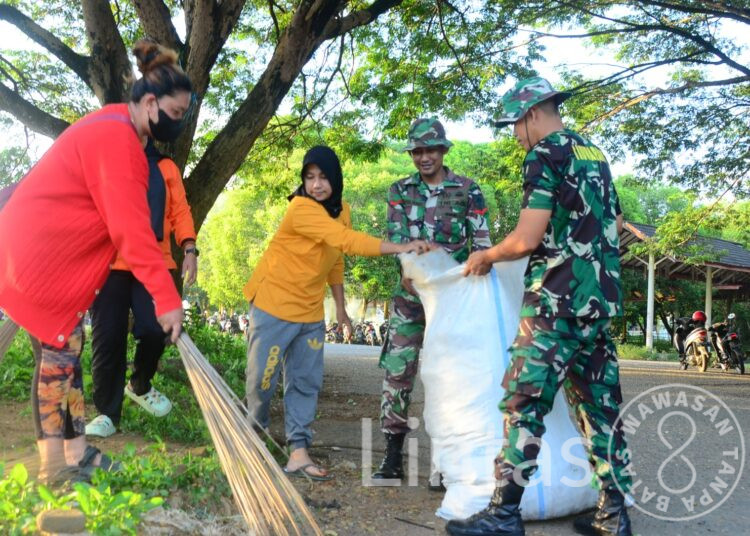 Dandim 1407/Bone Pimpin Karya Bakti TNI, Ajak Masyarakat Peduli Kebersihan Lingkungan