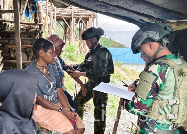 Pelayanan Kesehatan Pos TNI : Warga Jigunggi Papua, Terima Pelayanan Prima