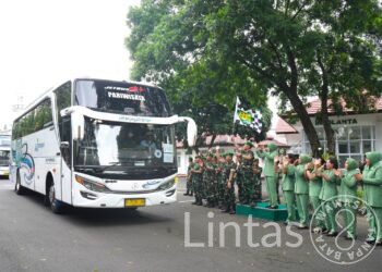 Pangdam III/Slw Berangkatkan Anggota Mudik Gratis