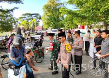 Sinergi TNI-Polri di Kepulauan Selayar: Patroli, Pengamanan, dan Berbagi Takjil di Penghujung Ramadhan