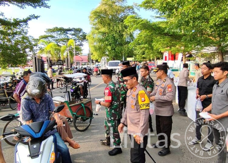 Sinergi TNI-Polri di Kepulauan Selayar: Patroli, Pengamanan, dan Berbagi Takjil di Penghujung Ramadhan