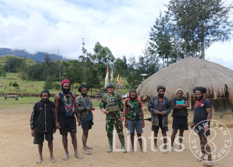 Tingkatkan Hubungan Dengan Masyarakat, Satgas TNI Laksanakan Anjangsana