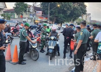 Berbagi Berkah Ramadhan, Keluarga Besar TNI-Polri wilayah Sumbagsel Bagikan Takjil ke Pengguna Jalan
