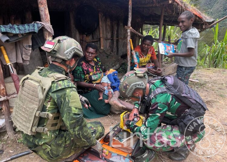 Dedikasi Satgas TNI: Pelayanan Kesehatan dan Sargal Merajut Keakraban di Kampung Wuloni Papua
