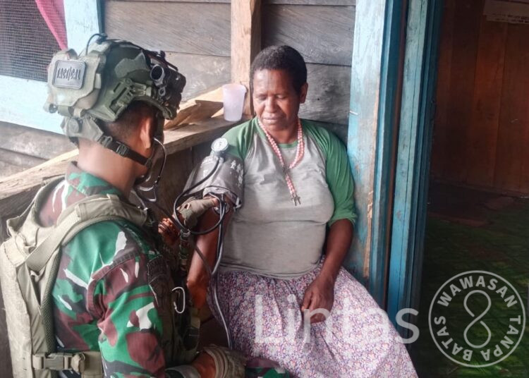 Tak Ada yang Terlupakan! Satgas TNI Gelar Pengobatan Gratis Sampai ke Pintu Warga