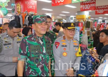 Pastikan Malam Takbiran Idul Fitri 1446 H / 2025 M Berjalan Aman, Danrem 043/Gatam, Bersama Gubernur dan Forkompinda Tinjau Beberapa Titik Pos Pengaman