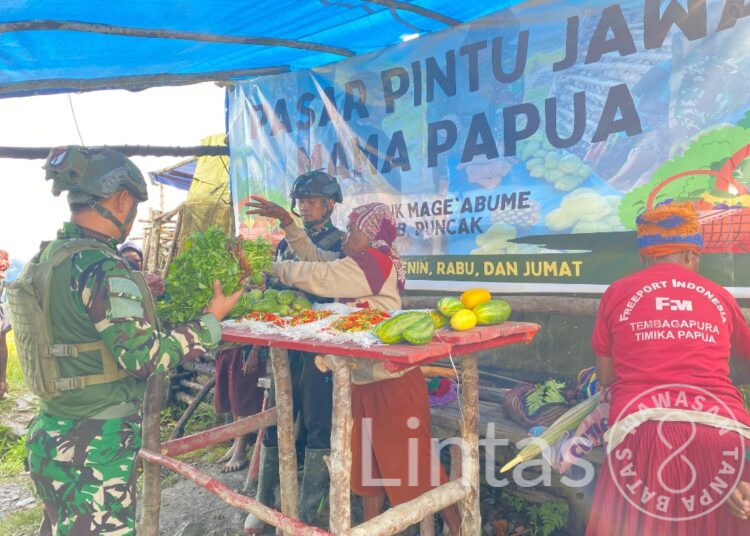 Panen Persaudaraan di Pintu Jawa, Satgas TNI dan Senyum dari Lembah Biondikime