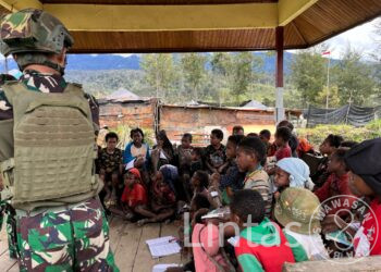 Mengeja Harapan di Pegunungan Papua, Satgas TNI Ajar Bahasa dan Cinta Tanah Air