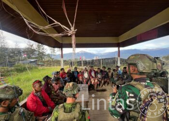 Ngopi Bareng TNI dan Warga Papua: Merajut Kedekatan di Pegunungan