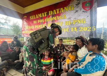 Satgas TNI Berikan Pengobatan Gratis, Warga Eronggobak di Puncak Papua Antusias