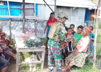 Satgas TNI : Tak Hanya Jaga Keamanan, TNI Juga Jadi Pelipur Lara Bagi Mama-Mama Papua”