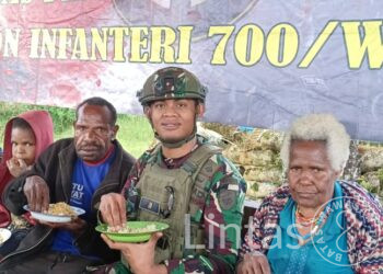 Hangatnya Ibadah Bersama TNI dan Warga di Pedalaman Papua: Satukan Hati di Pos Eromaga