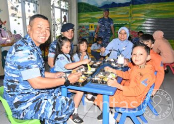 Komandan Lanud Husein Sastranegara Tinjau Pendistribusian Makan Bergizi di Sekolah Wilayah Kecamatan Cicendo