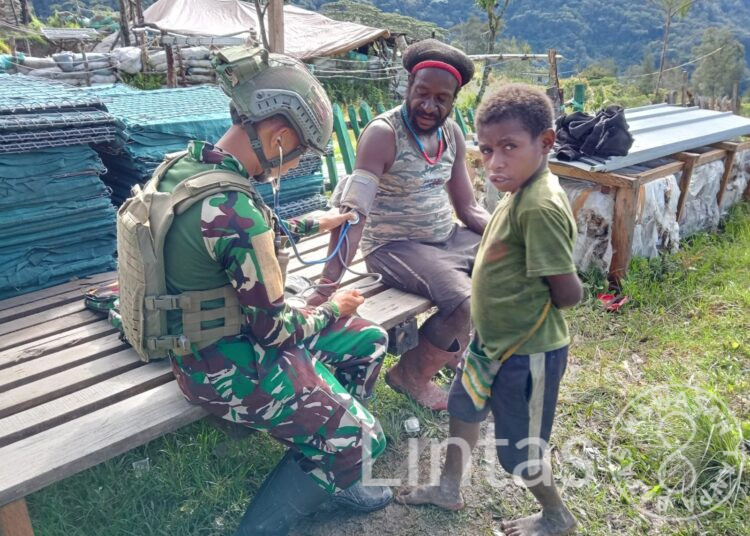 Bakti Nyata TNI di Ujung Negeri: Obati Warga Papua Tanpa Pamrih