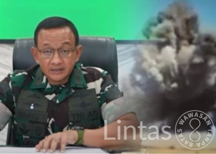 TNI AD Bantu Proses Pemakaman Korban Ledakan Amunisi di Garut