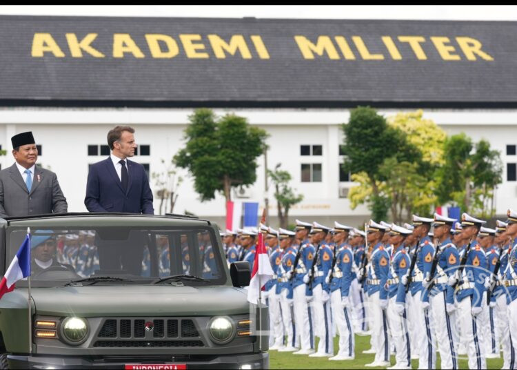 Kasad Sambut Kunjungan Presiden RI dan Presiden Prancis di Akademi Militer Magelang
